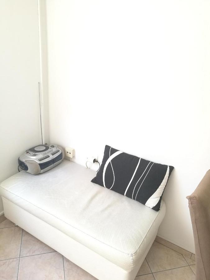 Nice And Cozy Two Single Bed Room Split Exterior photo