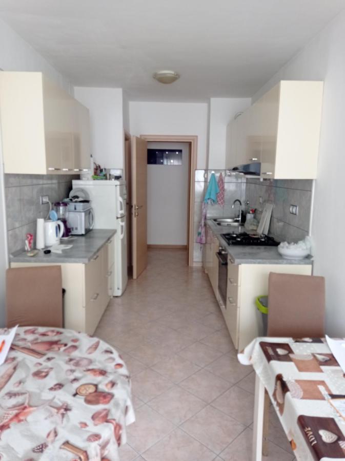 Nice And Cozy Two Single Bed Room Split Exterior photo